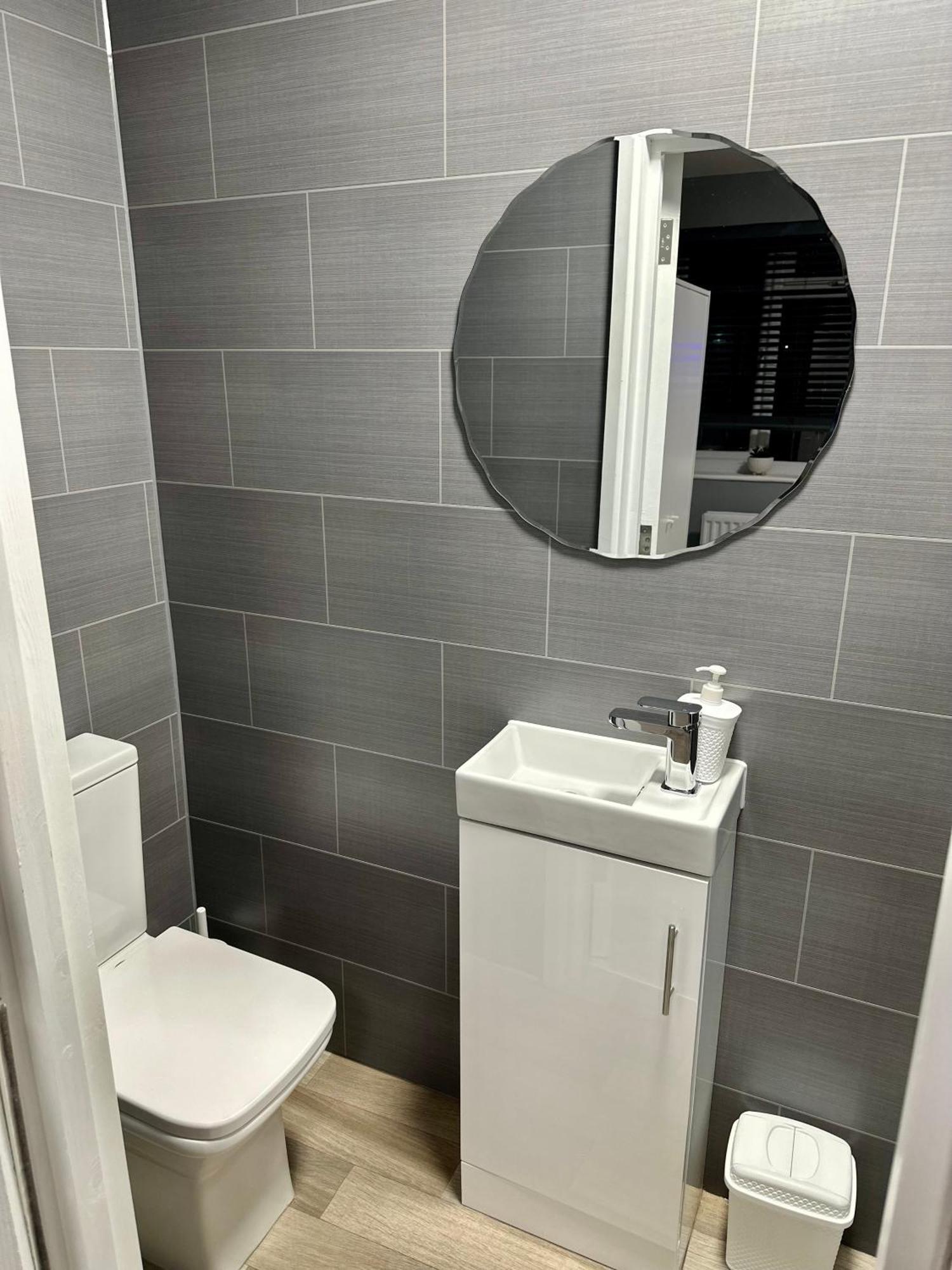 Cosy Ensuite Double Room, Near Heathrow Airport Northolt  Экстерьер фото