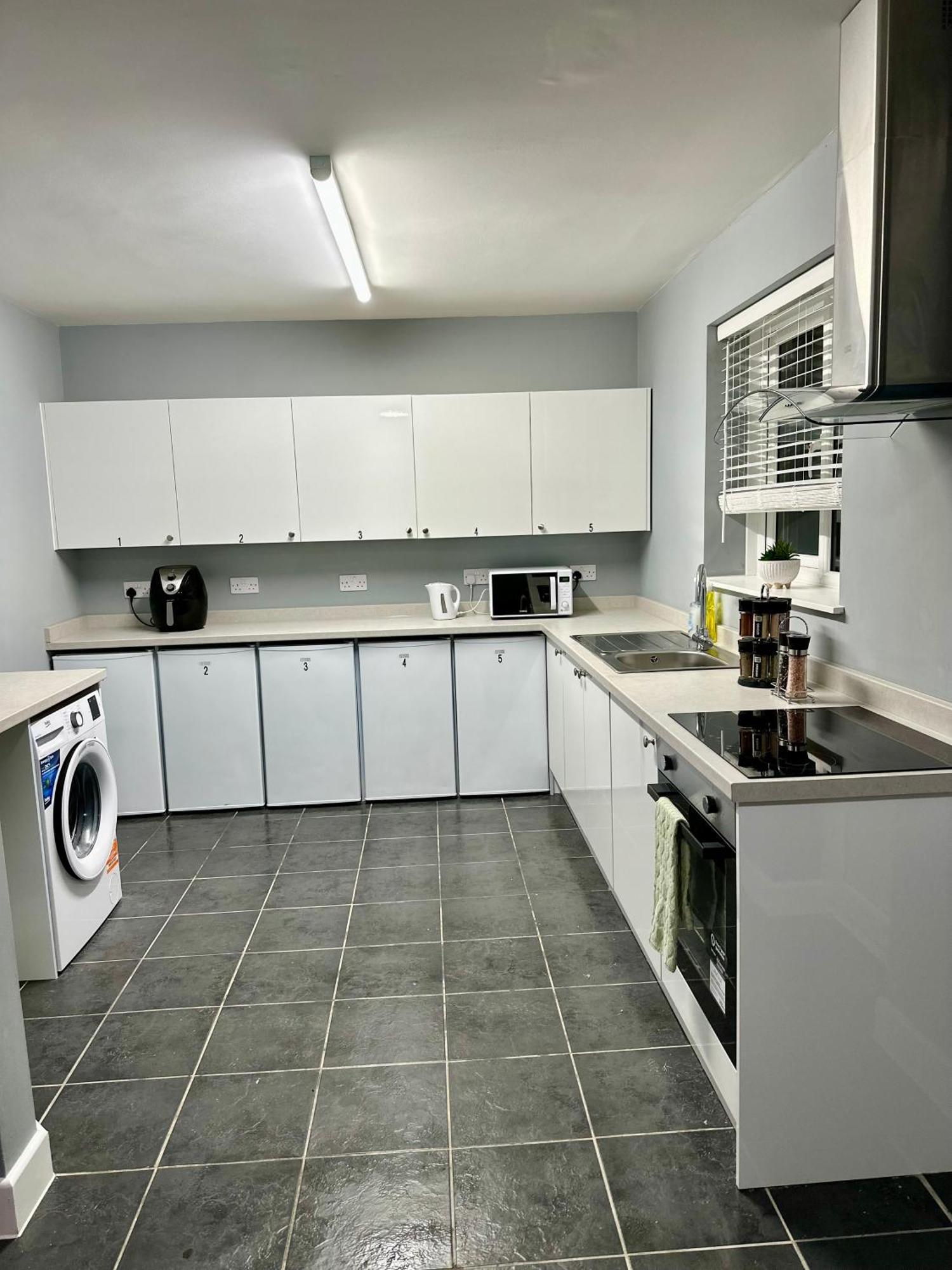 Cosy Ensuite Double Room, Near Heathrow Airport Northolt  Экстерьер фото