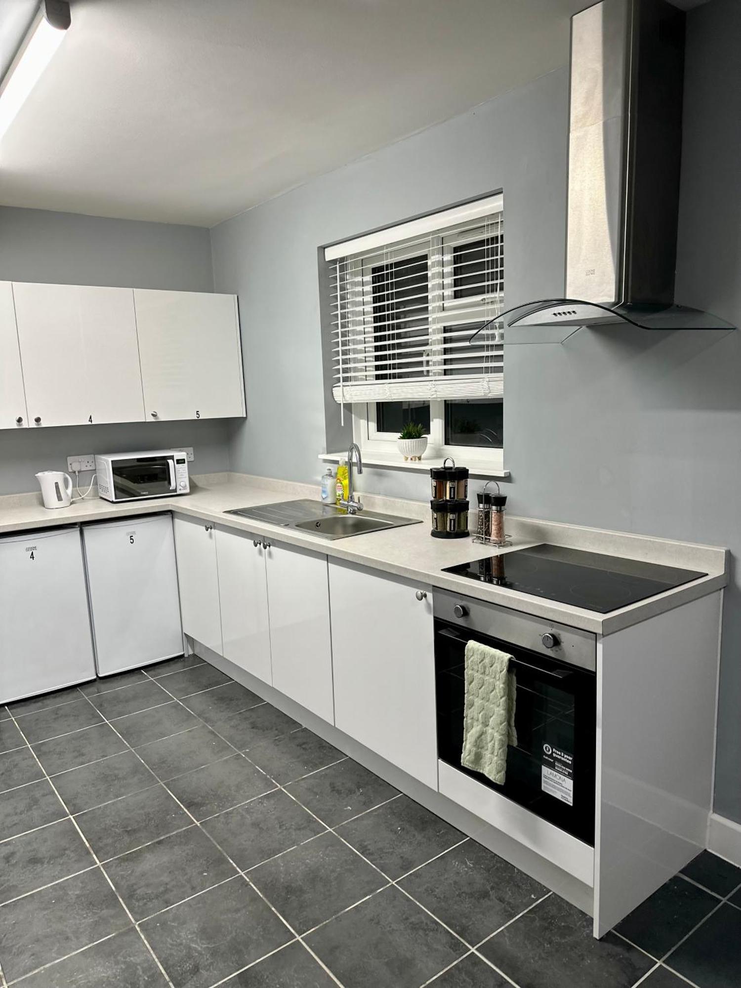 Cosy Ensuite Double Room, Near Heathrow Airport Northolt  Экстерьер фото